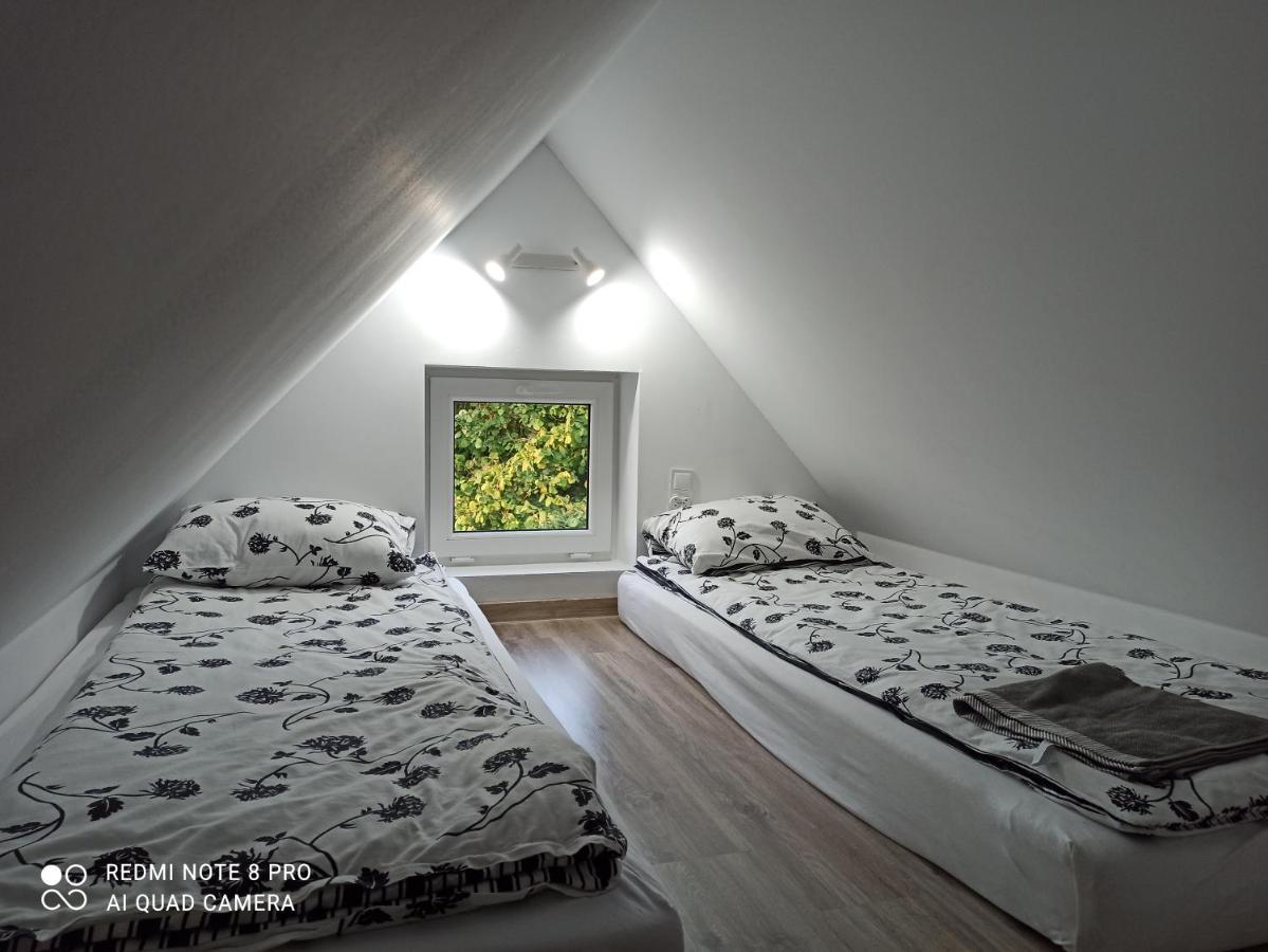 Apartameny Wiktoria I Nikola W Karwiku Pisz Exterior foto